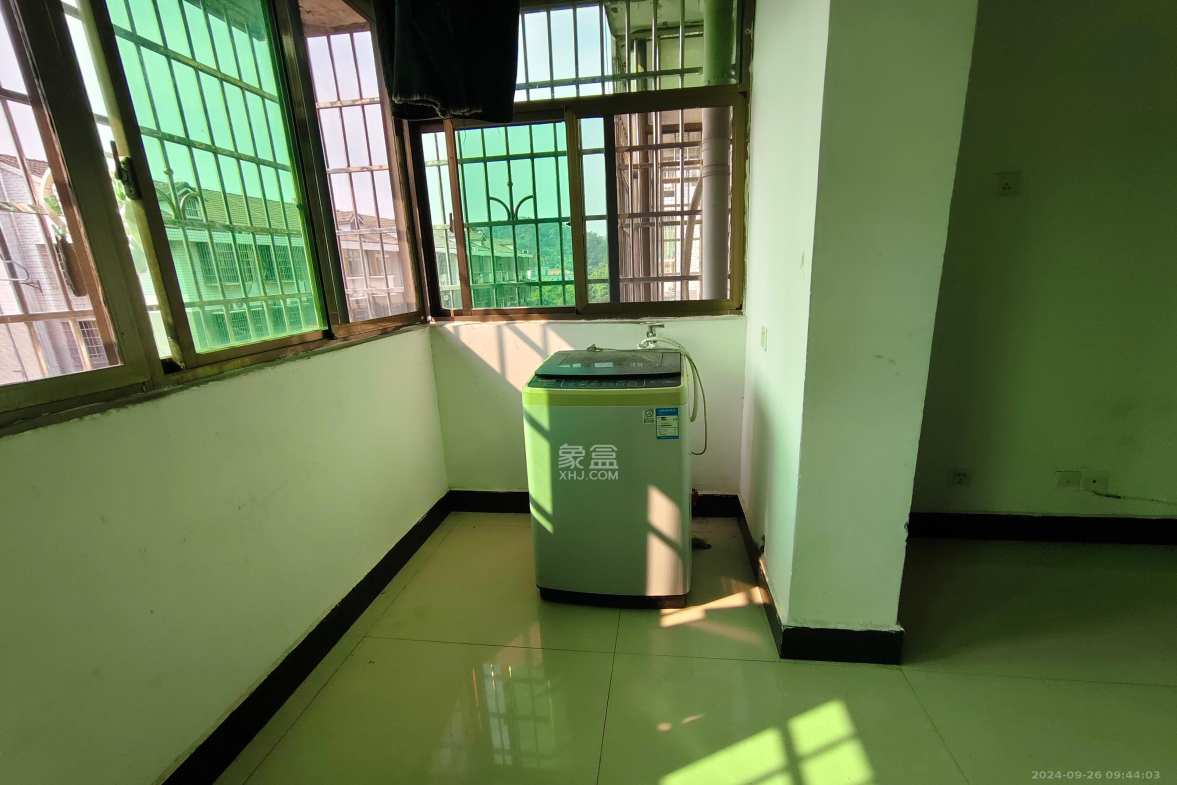 兴联母山小区  2室2厅1卫    1300.0元/月室内图