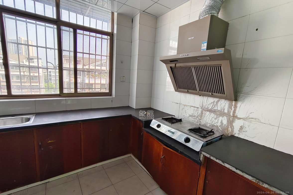 兴联母山小区  2室2厅1卫    1300.0元/月室内图1