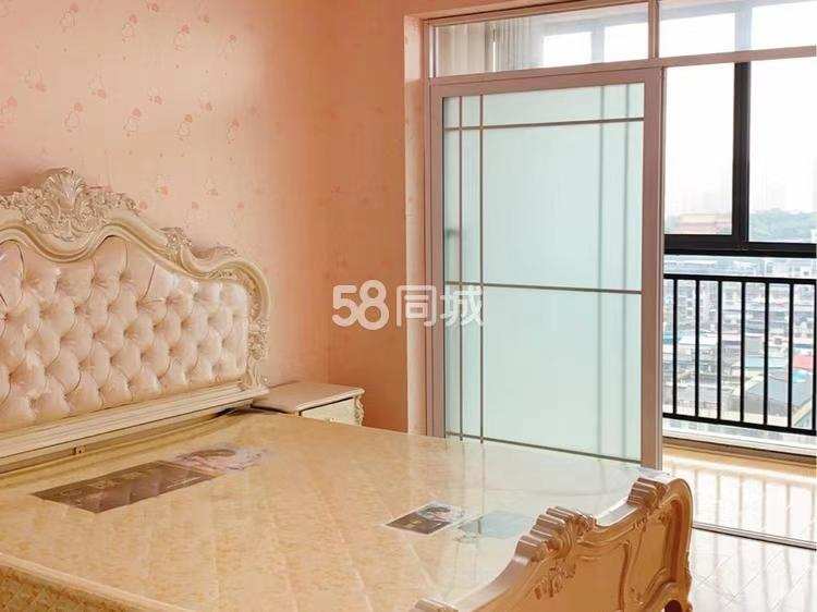 先锋银座  3室2厅2卫   2800.00元/月室内图