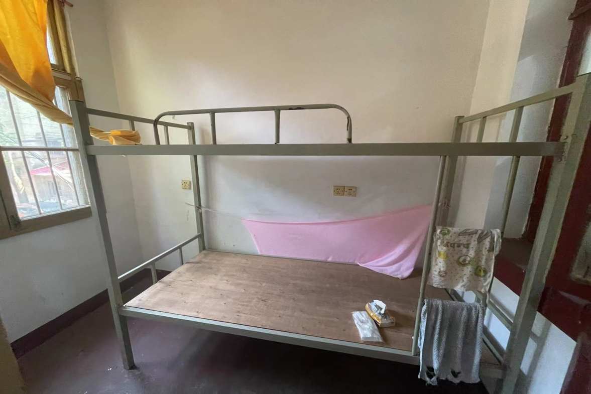 行署十单位家属房  4室2厅1卫    26.8万室内图