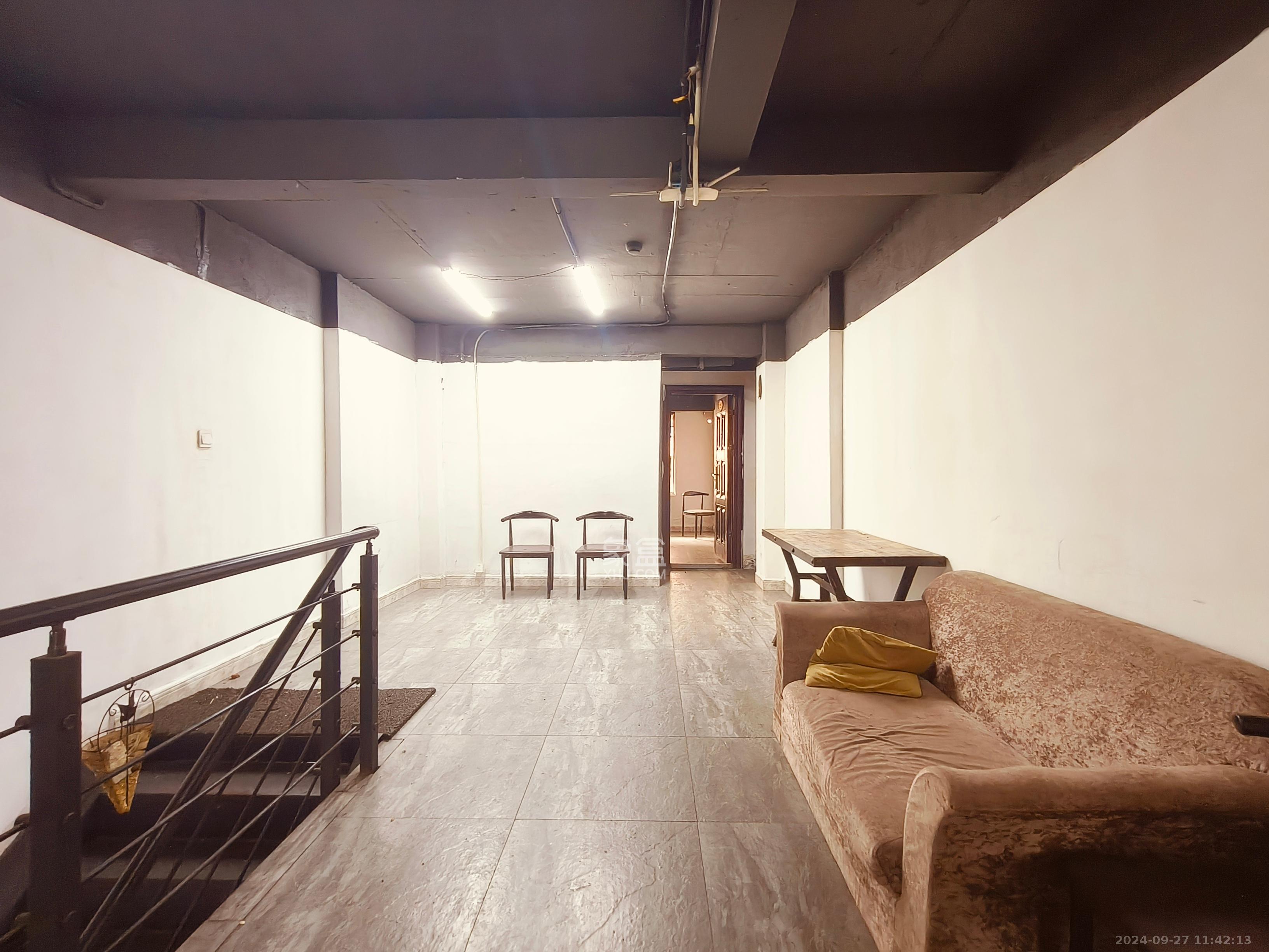 五星龙廻塘小区   87.48㎡      4500.0元/月室内图