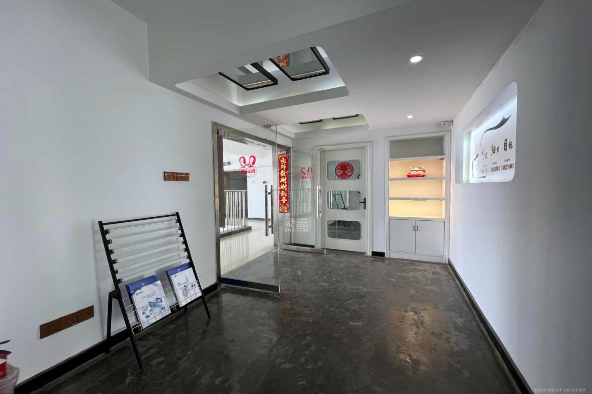 华菱新城地标  4室2厅1卫   3900.00元/月室内图