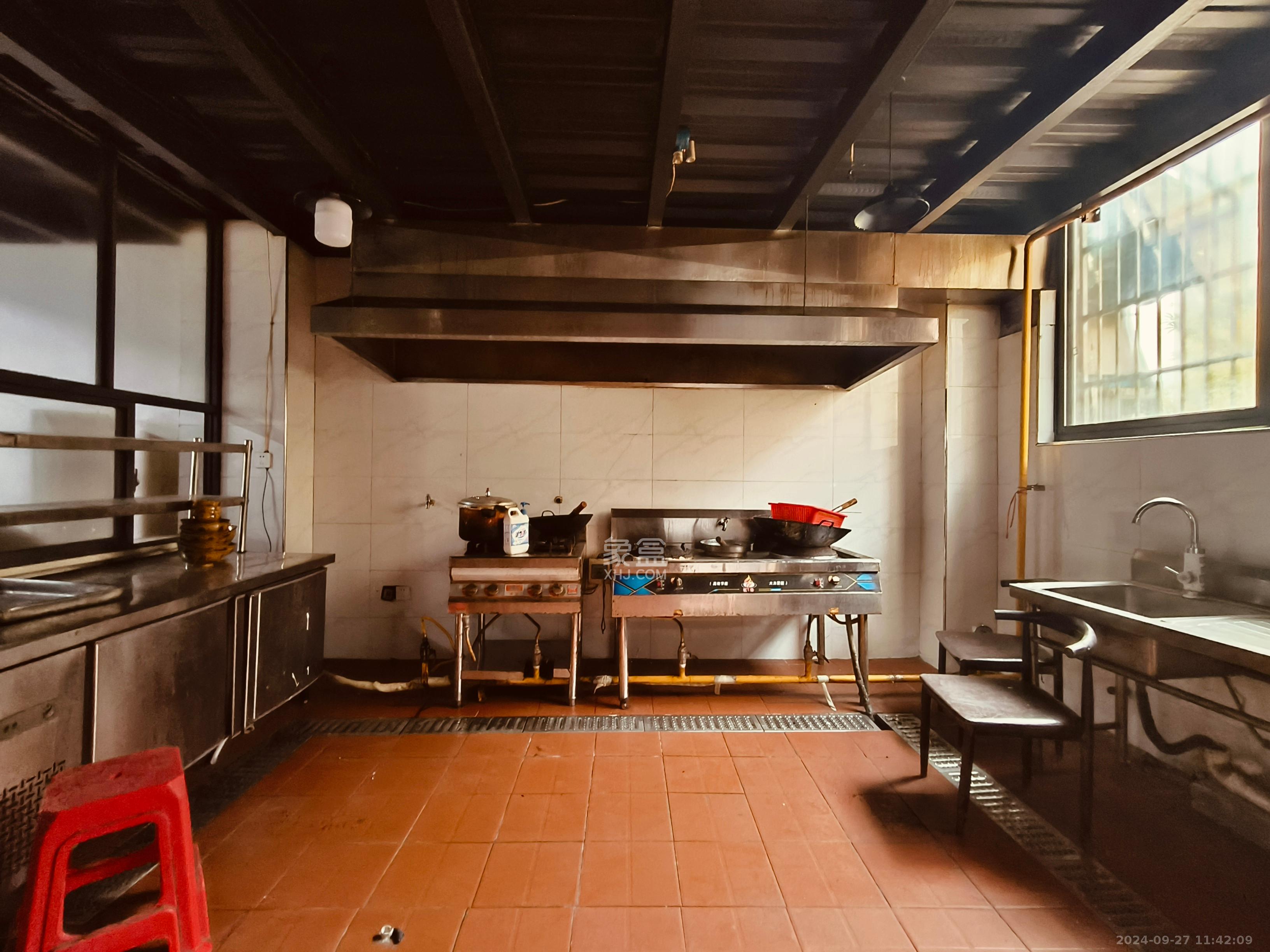 五星龙廻塘小区   87.48㎡      4500.0元/月