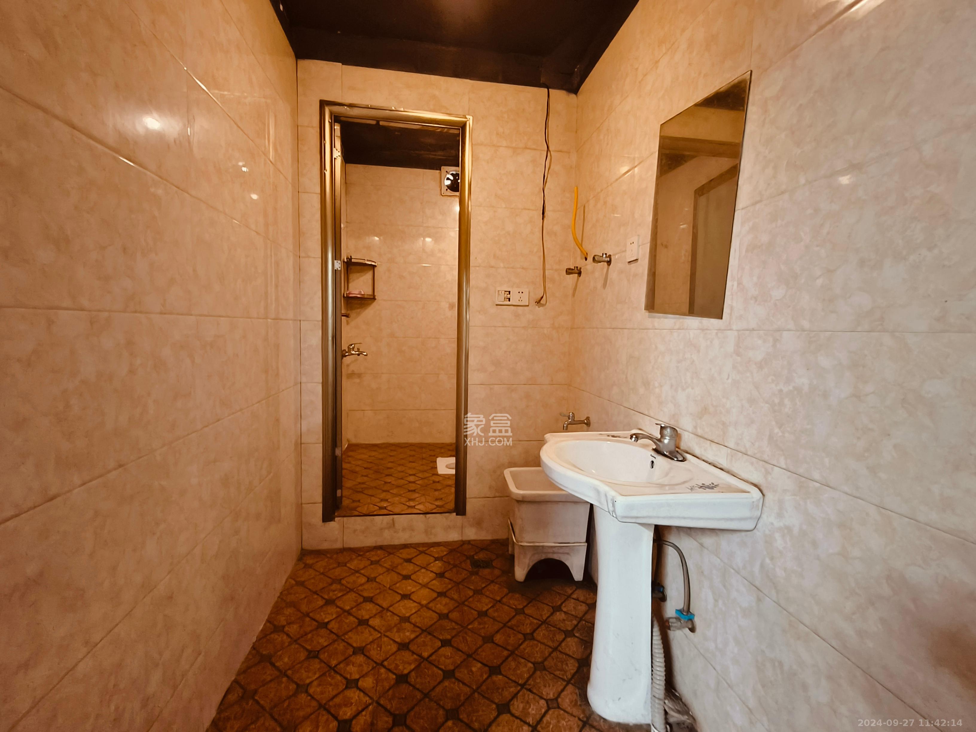 五星龙廻塘小区   87.48㎡      4500.0元/月室内图