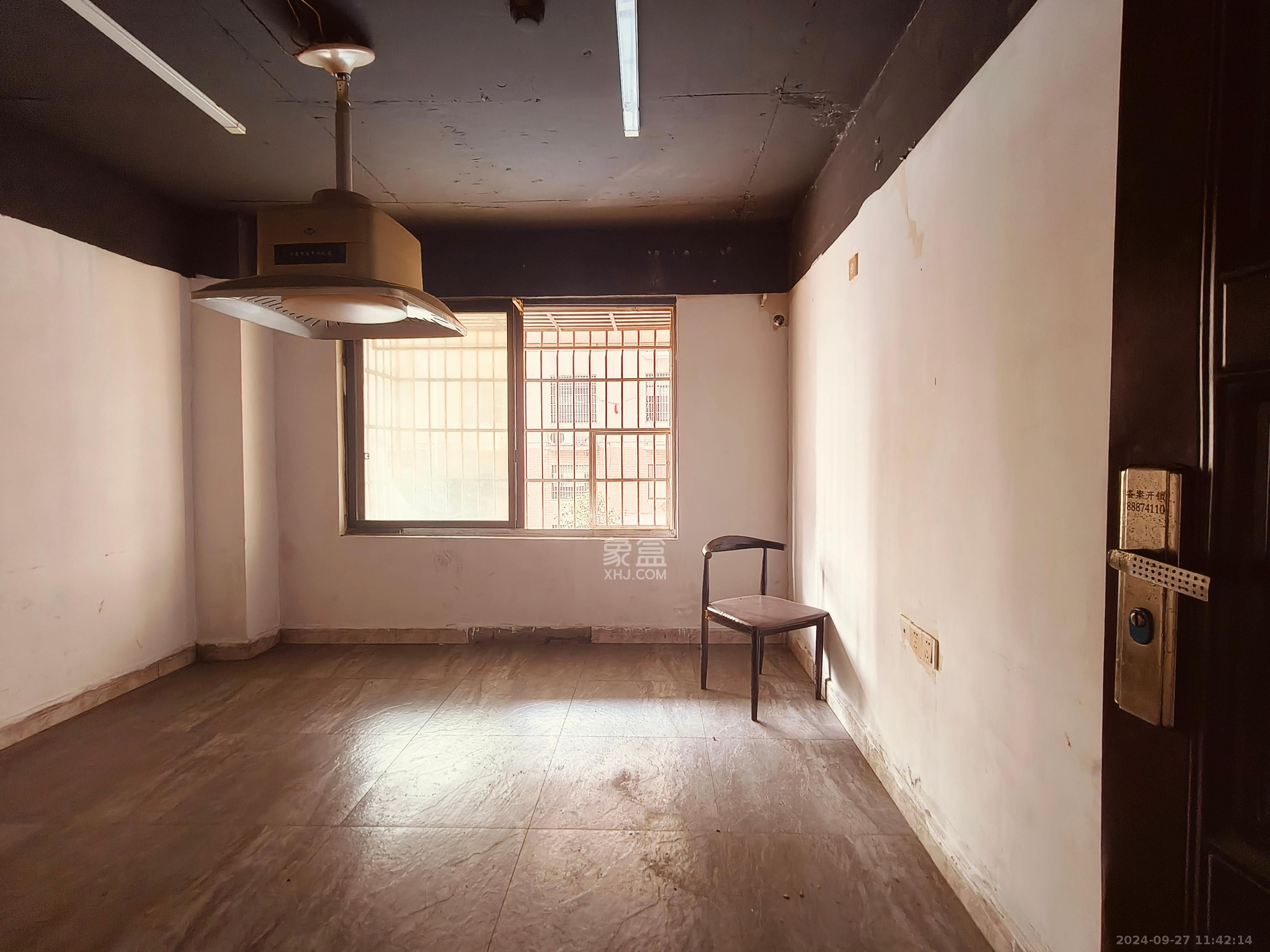 五星龙廻塘小区   87.48㎡      4500.0元/月室内图