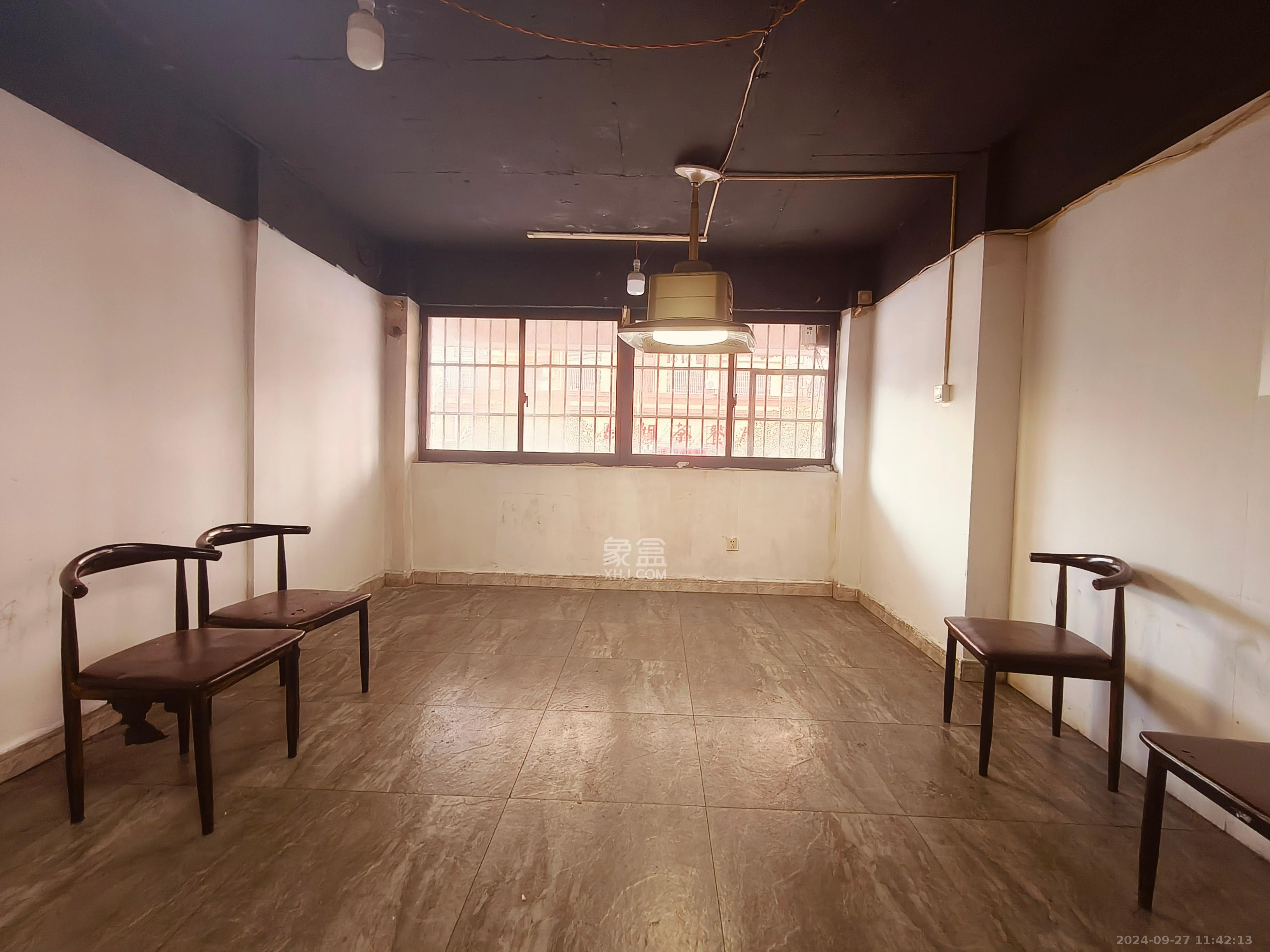 五星龙廻塘小区   87.48㎡      4500.0元/月室内图