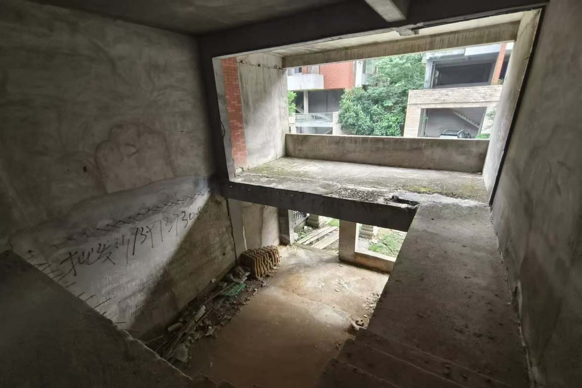 会龙山溪谷别墅  5室3厅4卫    135.0万室内图