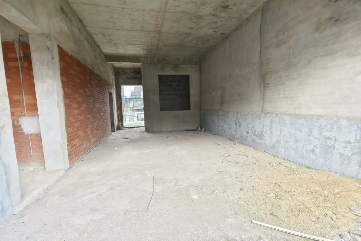 会龙山溪谷别墅  5室3厅4卫    135.0万室内图1