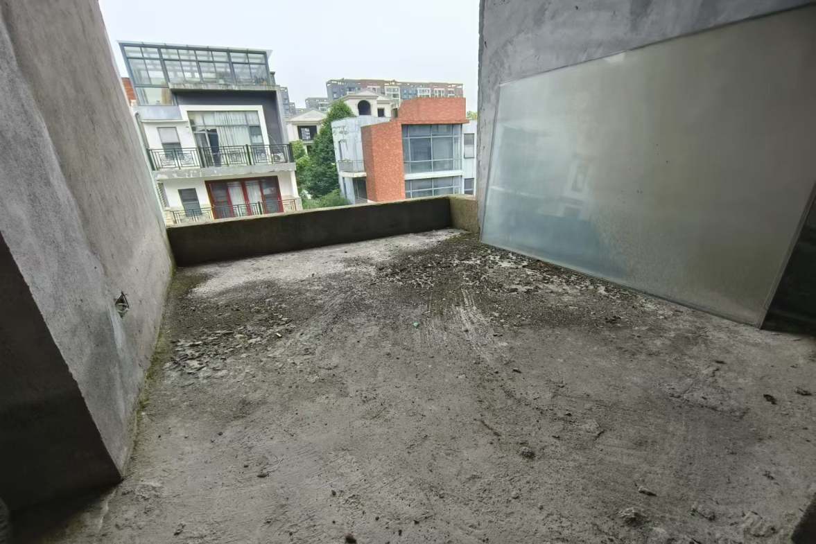 会龙山溪谷别墅  5室3厅4卫    135.0万室内图