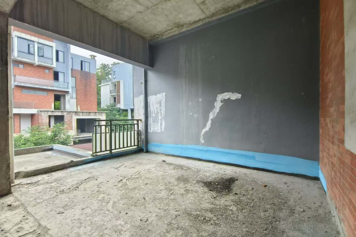 会龙山溪谷别墅  5室3厅4卫    135.0万室内图