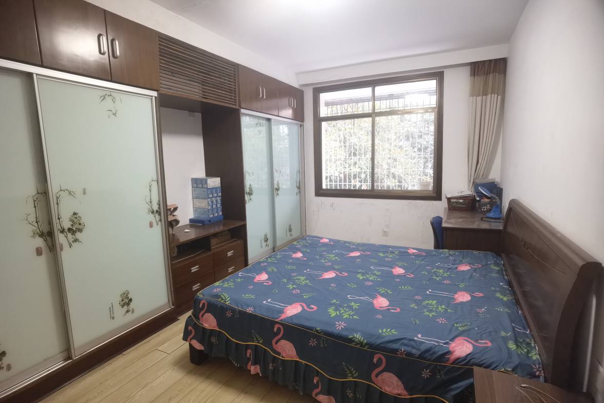 娄底一中教师新村 3室2厅2卫 72.8万 娄底一中教师新村 3室2厅2卫 72.8万客厅