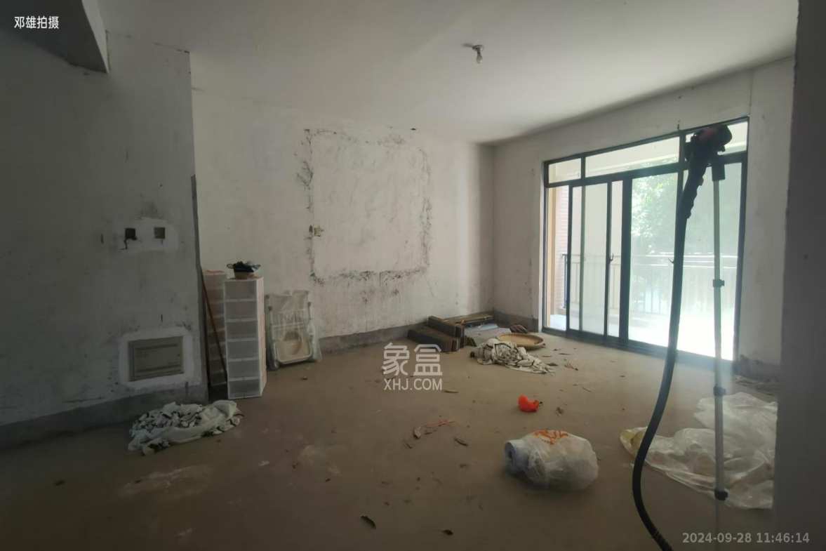 八方小区D区  4室2厅2卫    4000.0元/月 八方小区D区  4室2厅2卫    4000.0元/月室内图