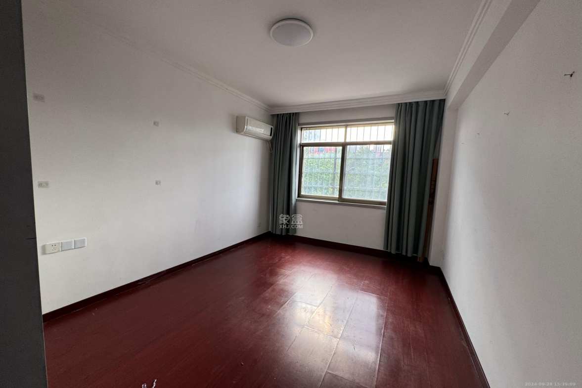 金盆公寓 1室2厅1卫 2200.0元/月 金盆公寓 1室2厅1卫 2200.0元/月室内图