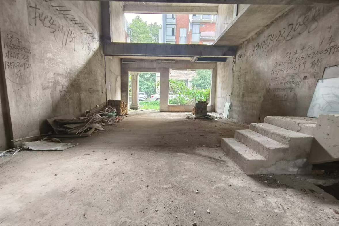 会龙山溪谷别墅  5室3厅4卫    135.0万室内图