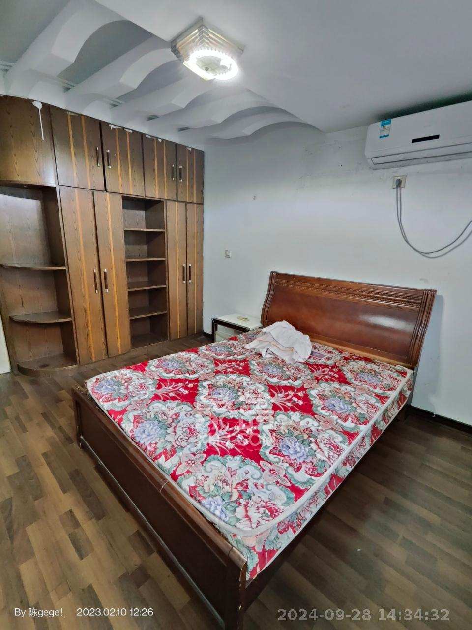 荷花园小区（安置房小区）  3室1厅1卫    2300.0元/月室内图