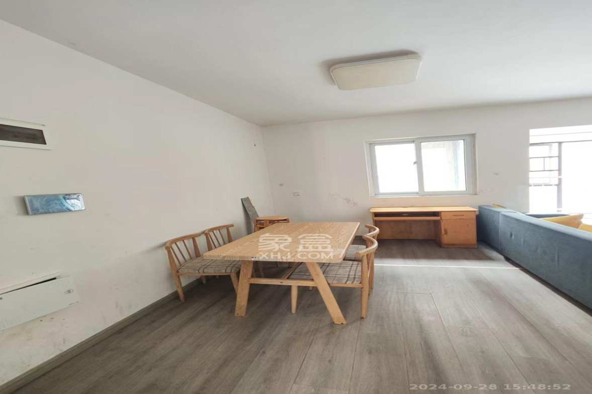 金科世界城  1室1厅1卫    2200.0元/月 金科世界城  1室1厅1卫    2200.0元/月户型图