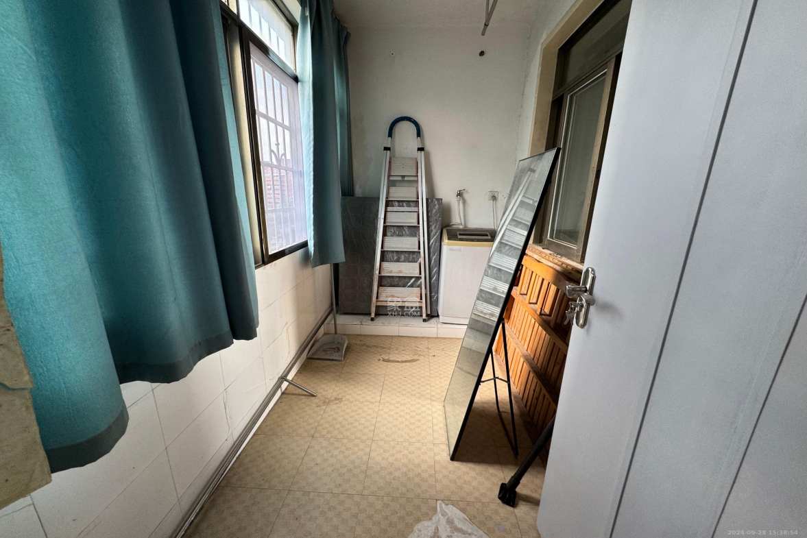 金盆公寓 1室2厅1卫 2200.0元/月 金盆公寓 1室2厅1卫 2200.0元/月室内图