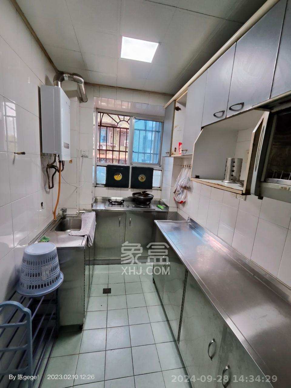 荷花园小区（安置房小区）  3室1厅1卫    2300.0元/月室内图