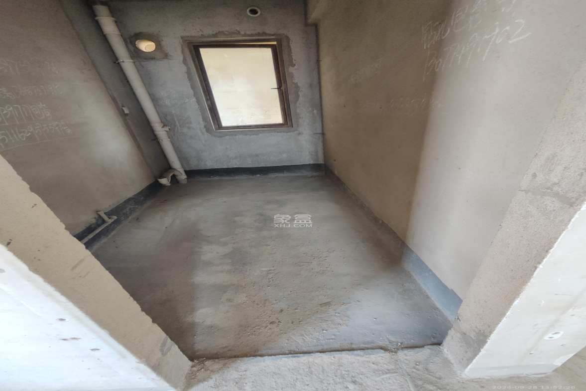 星湖湾一期高层  4室2厅2卫    1200.0元/月室内图