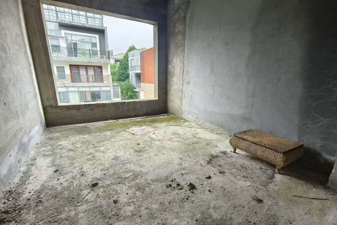 会龙山溪谷别墅  5室3厅4卫    135.0万室内图