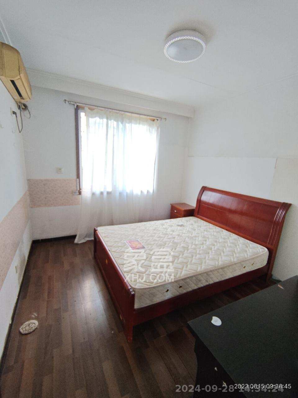 荷花园小区（安置房小区）  3室1厅1卫    2300.0元/月室内图