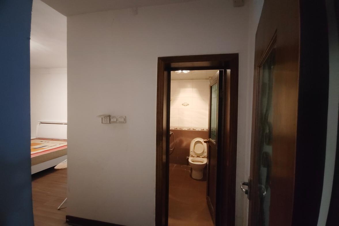 康复医院家属楼  2室1厅1卫    700.0元/月室内图