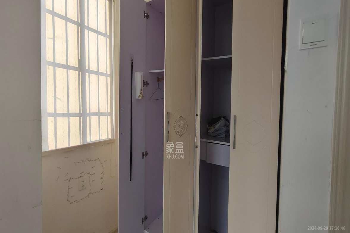 翡翠云天  3室2厅2卫   2200.00元/月室内图