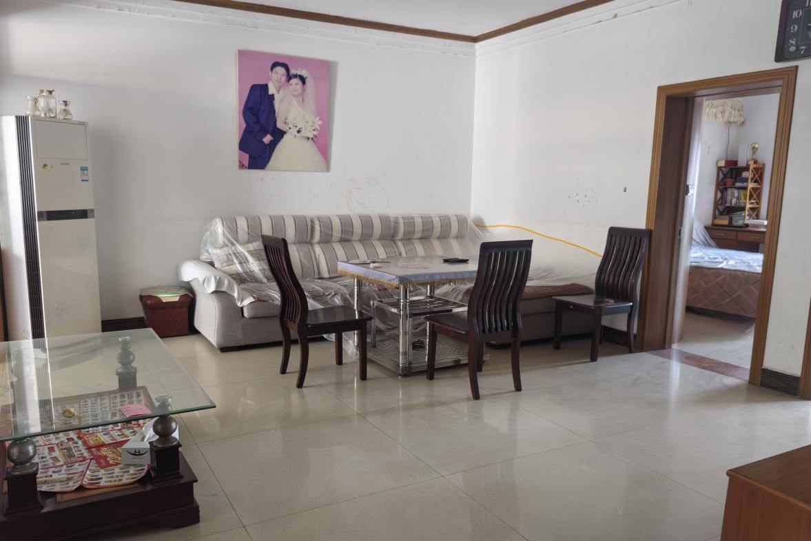 涟钢福利厂(单位)家属楼 3室2厅1卫 35.8万 涟钢福利厂(单位)家属楼 3室2厅1卫 35.8万客厅