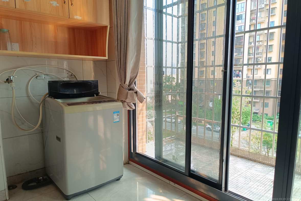 保利东郡  3室2厅1卫   1600.00元/月室内图