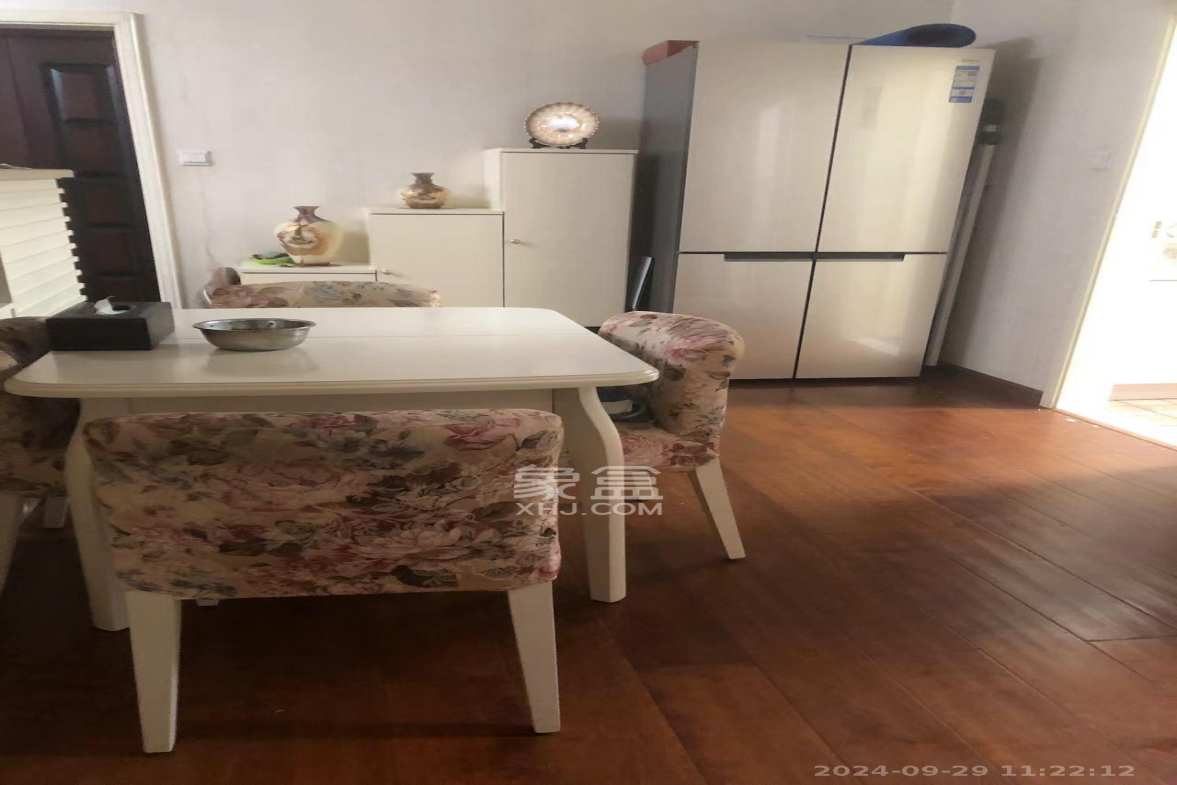 东方名苑臻锦园  2室2厅1卫    52.8万客厅