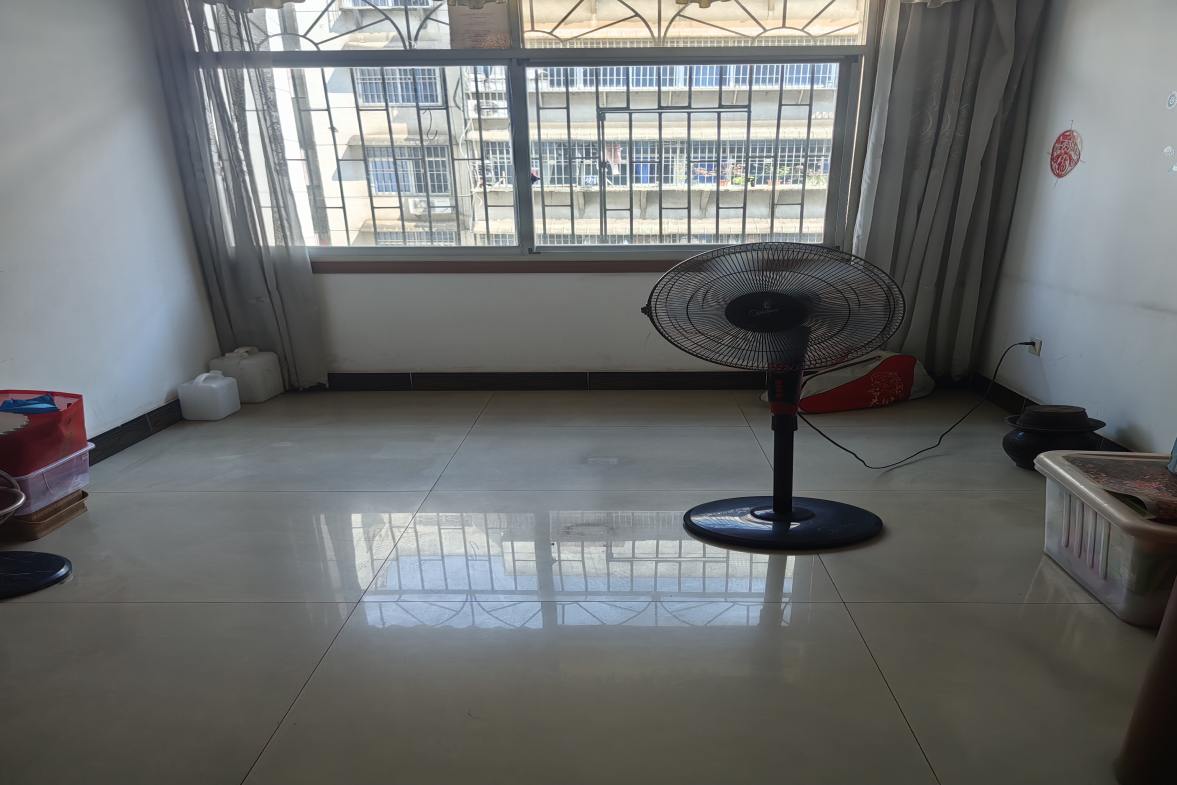 涟钢福利厂(单位)家属楼 3室2厅1卫 35.8万 涟钢福利厂(单位)家属楼 3室2厅1卫 35.8万客厅