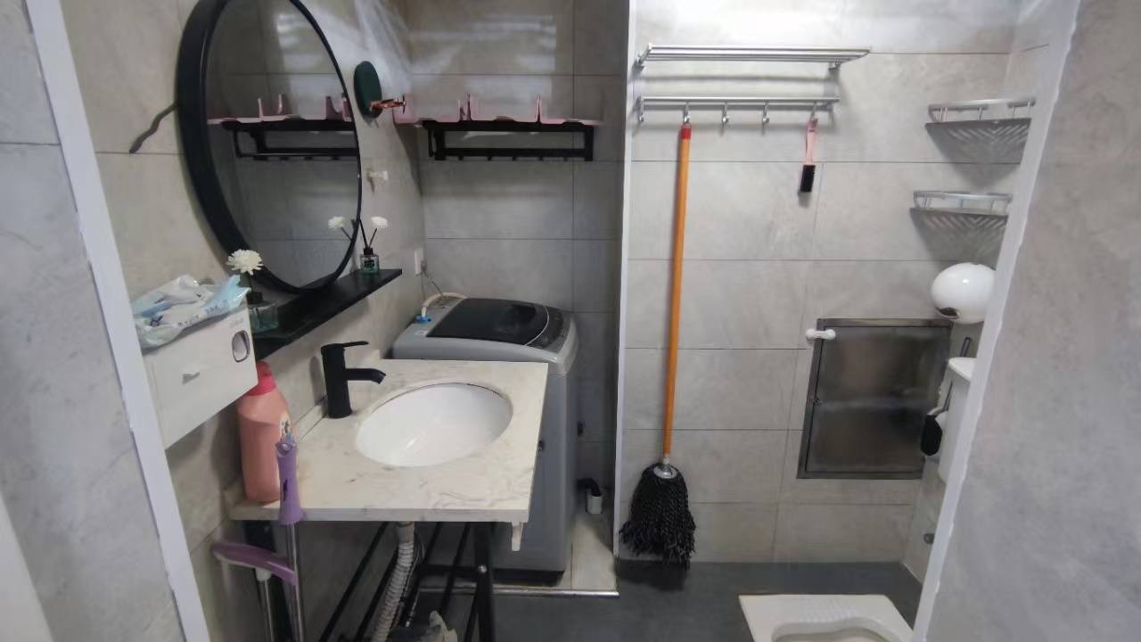 康城上品  1室1厅1卫   1100.00元/月室内图