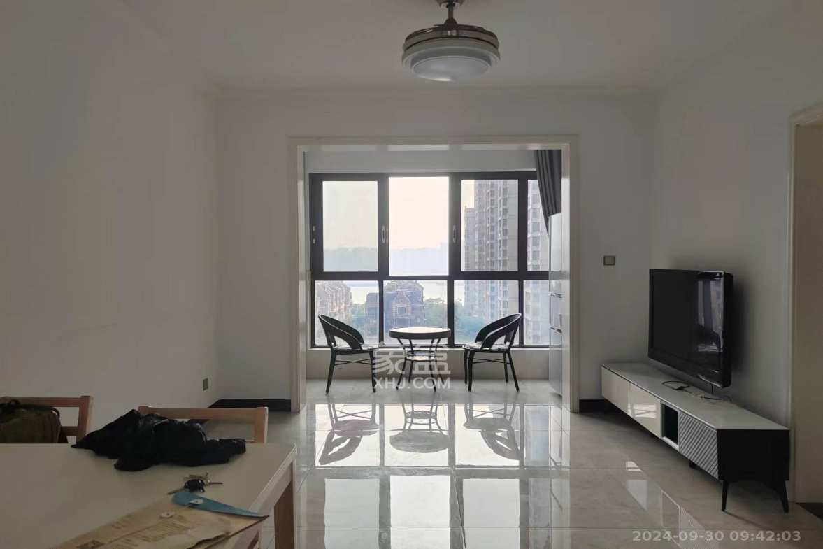 绿地海外滩一期  3室1厅1卫    2200.0元/月室内图1