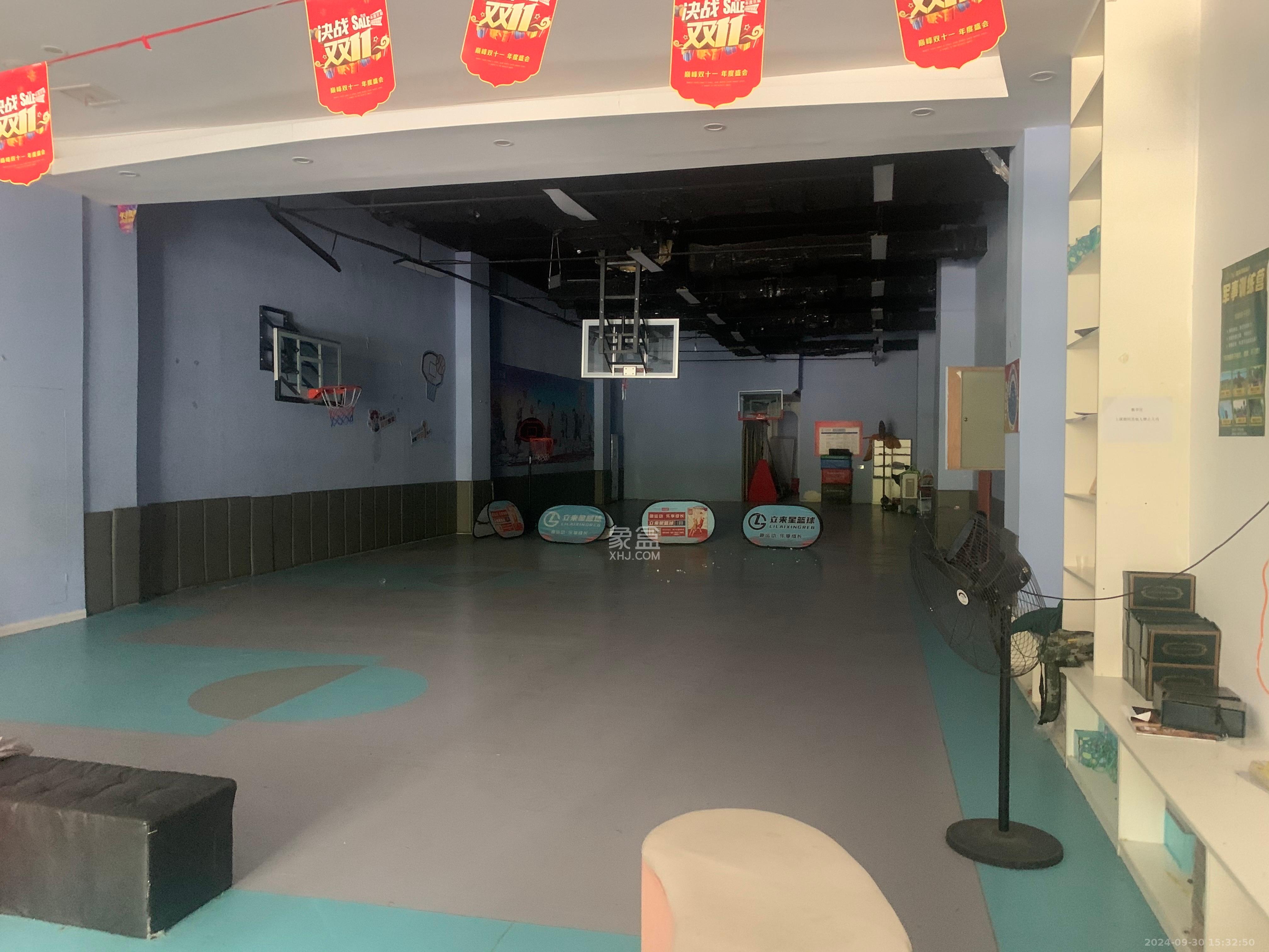 绿地中央广场   335.0㎡      35000.0元/月