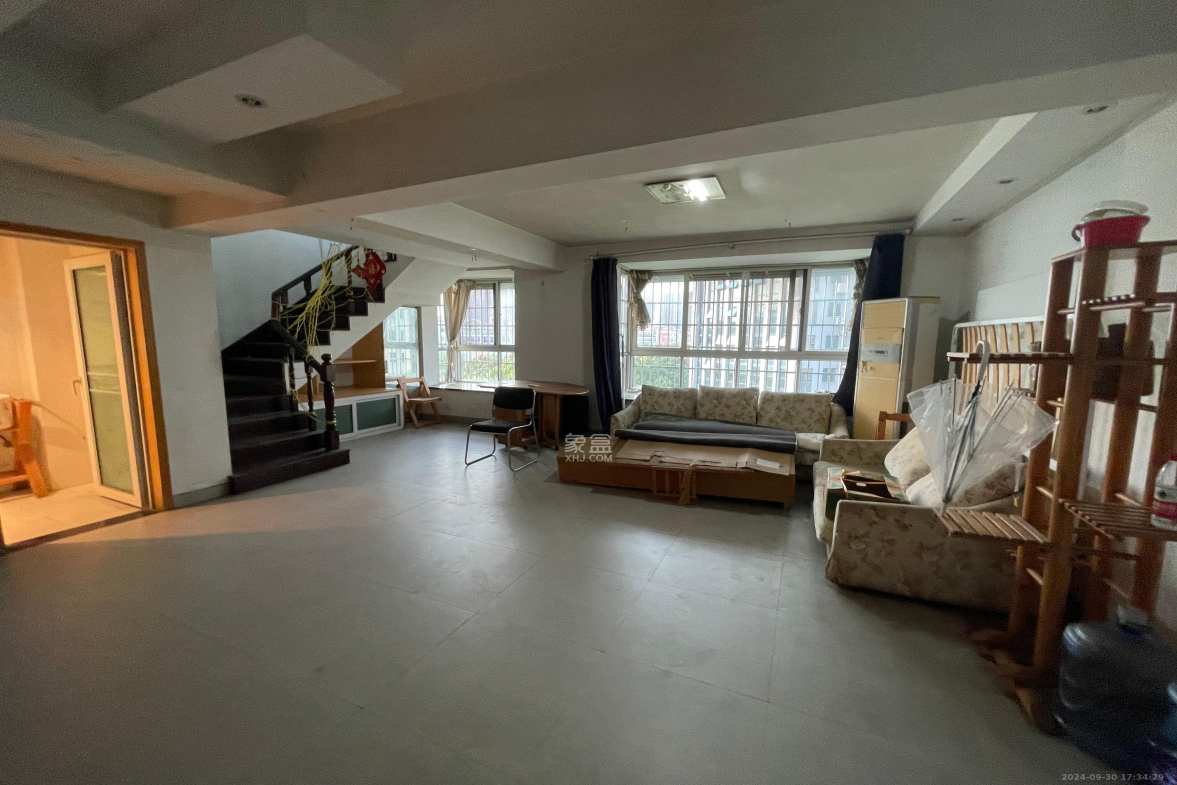 新世纪家园  3室2厅2卫    2800.0元/月 新世纪家园  3室2厅2卫    2800.0元/月室内图