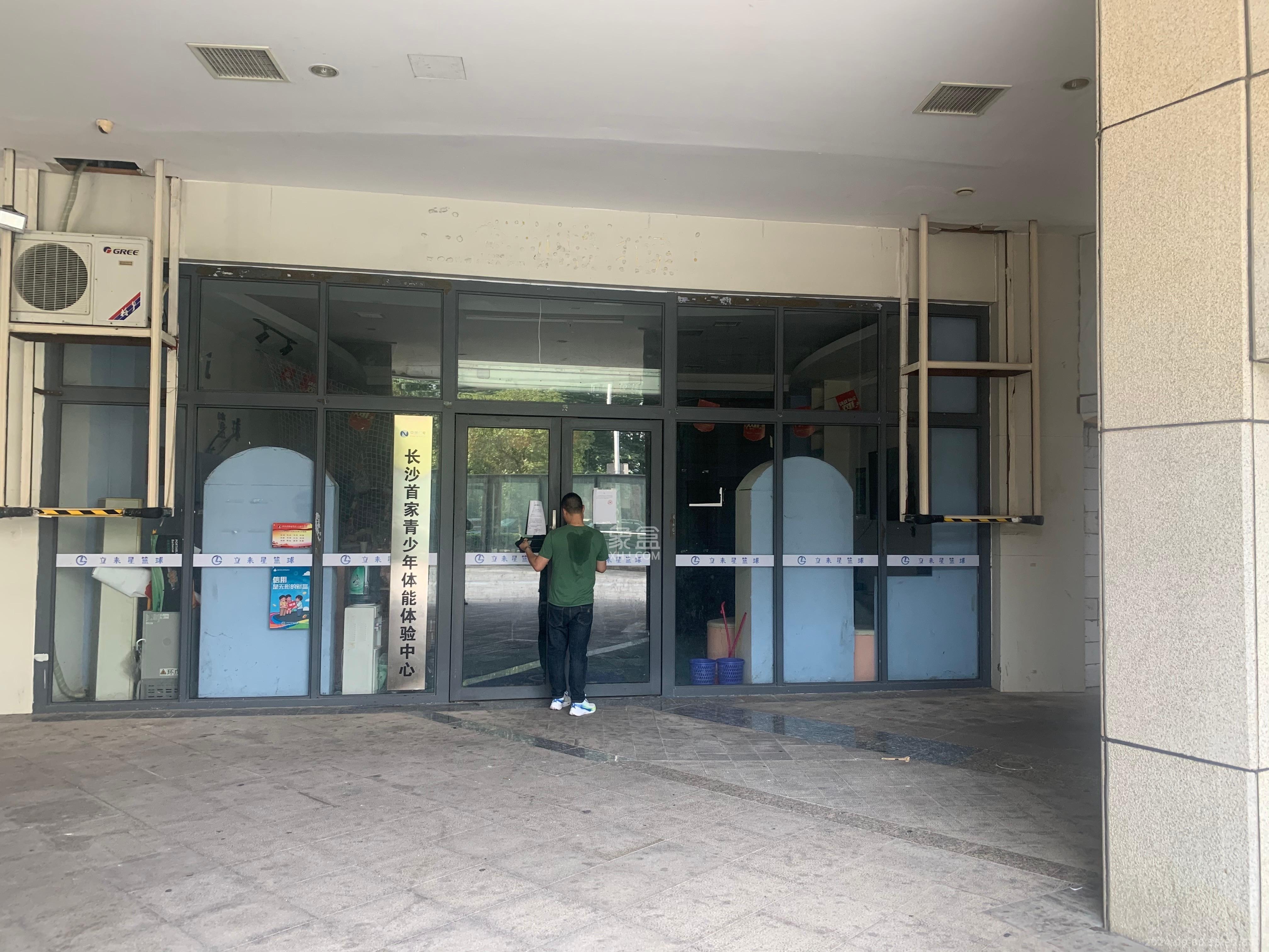 绿地中央广场   335.0㎡      35000.0元/月室内图