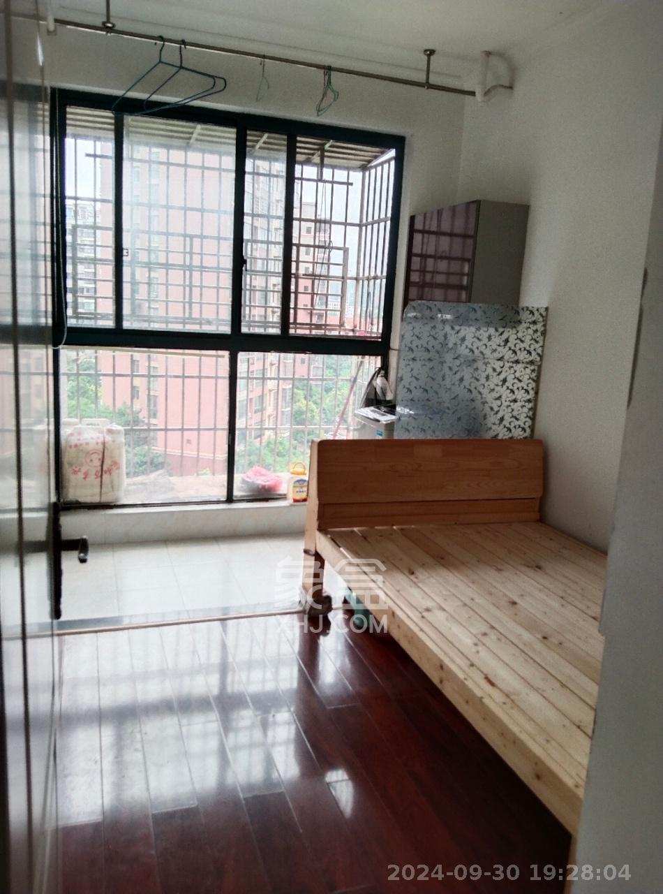 枫华府第  3室2厅2卫   2100.00元/月室内图