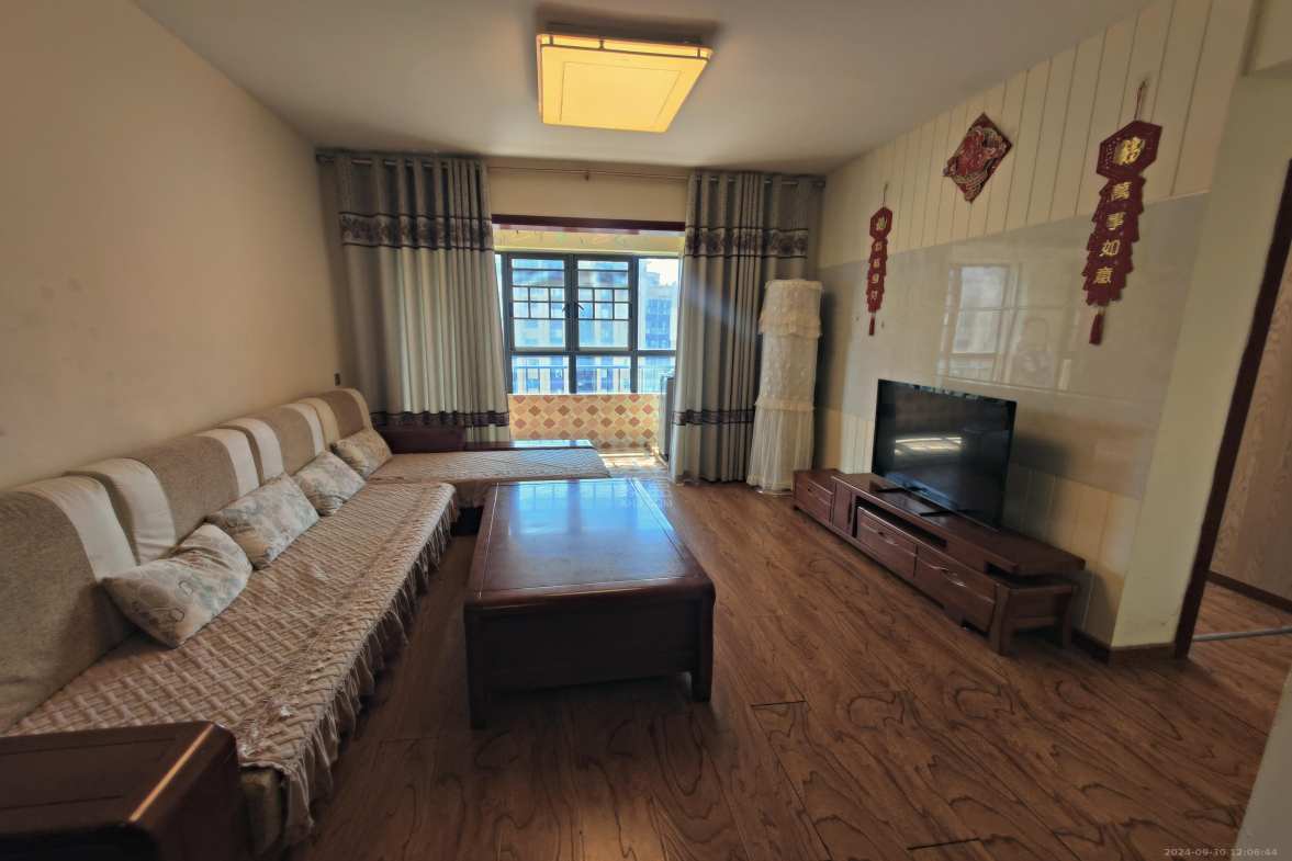 春藤小镇  3室2厅2卫    1600.0元/月室内图1