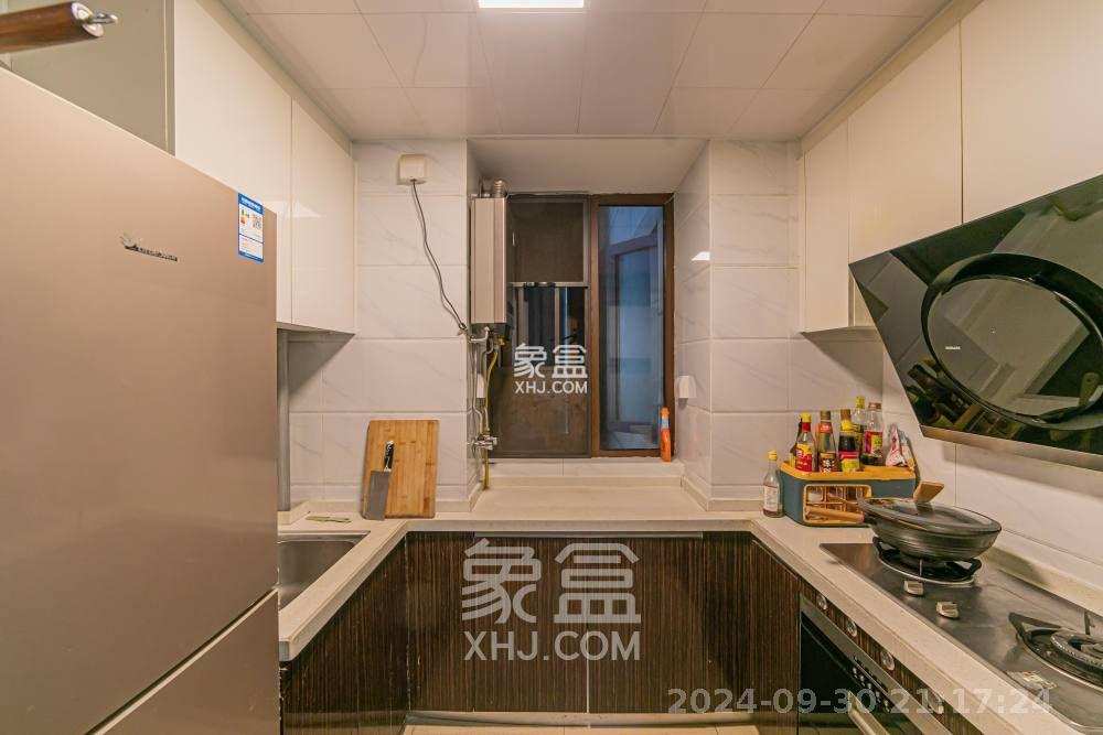 碧桂园中央花园  3室2厅2卫    2700.0元/月室内图
