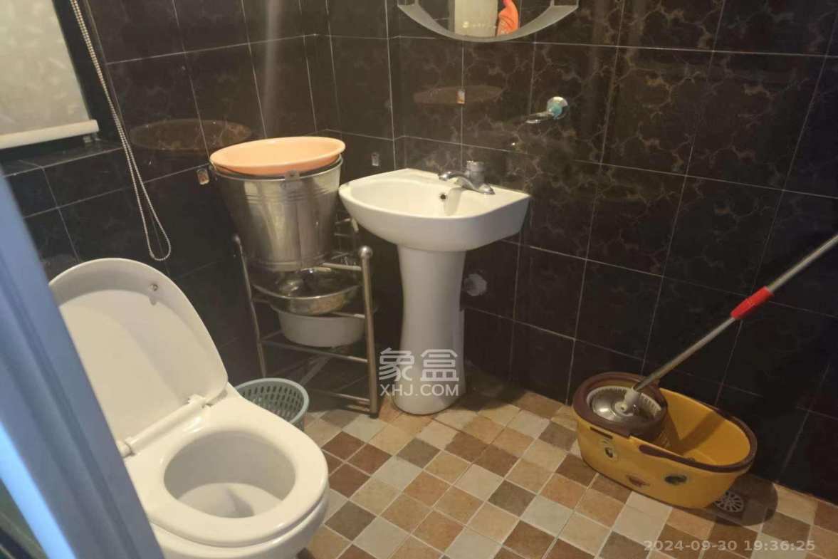 华盛家园  1室1厅1卫   1600.00元/月室内图