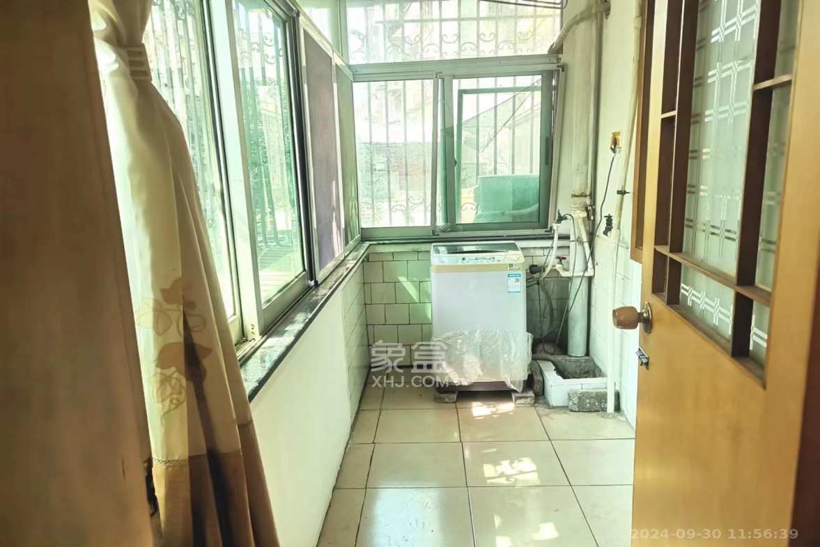 八一路417号大院  3室1厅1卫   2400.00元/月室内图