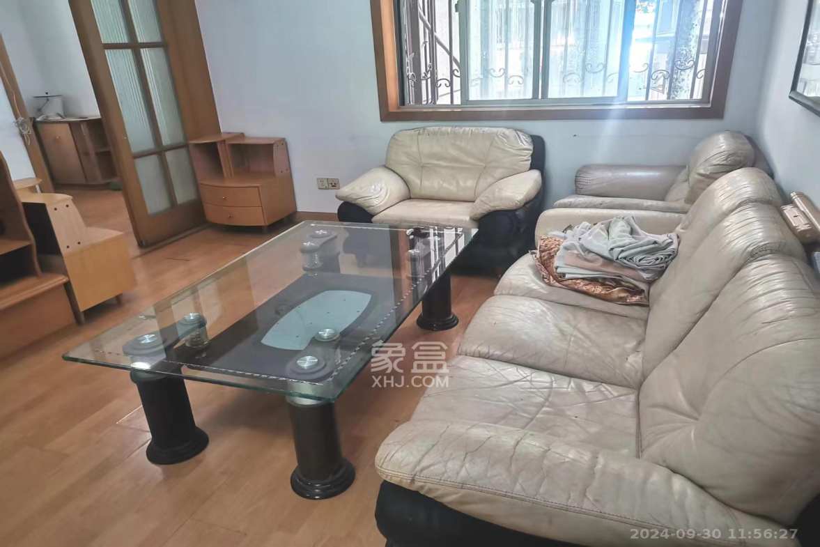 八一路417号大院  3室1厅1卫   2400.00元/月室内图1