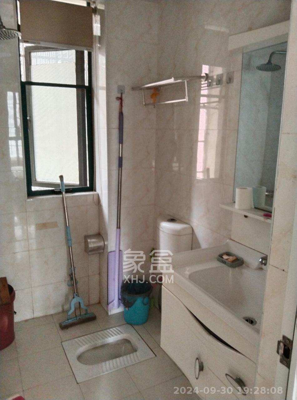 枫华府第  3室2厅2卫   2100.00元/月室内图