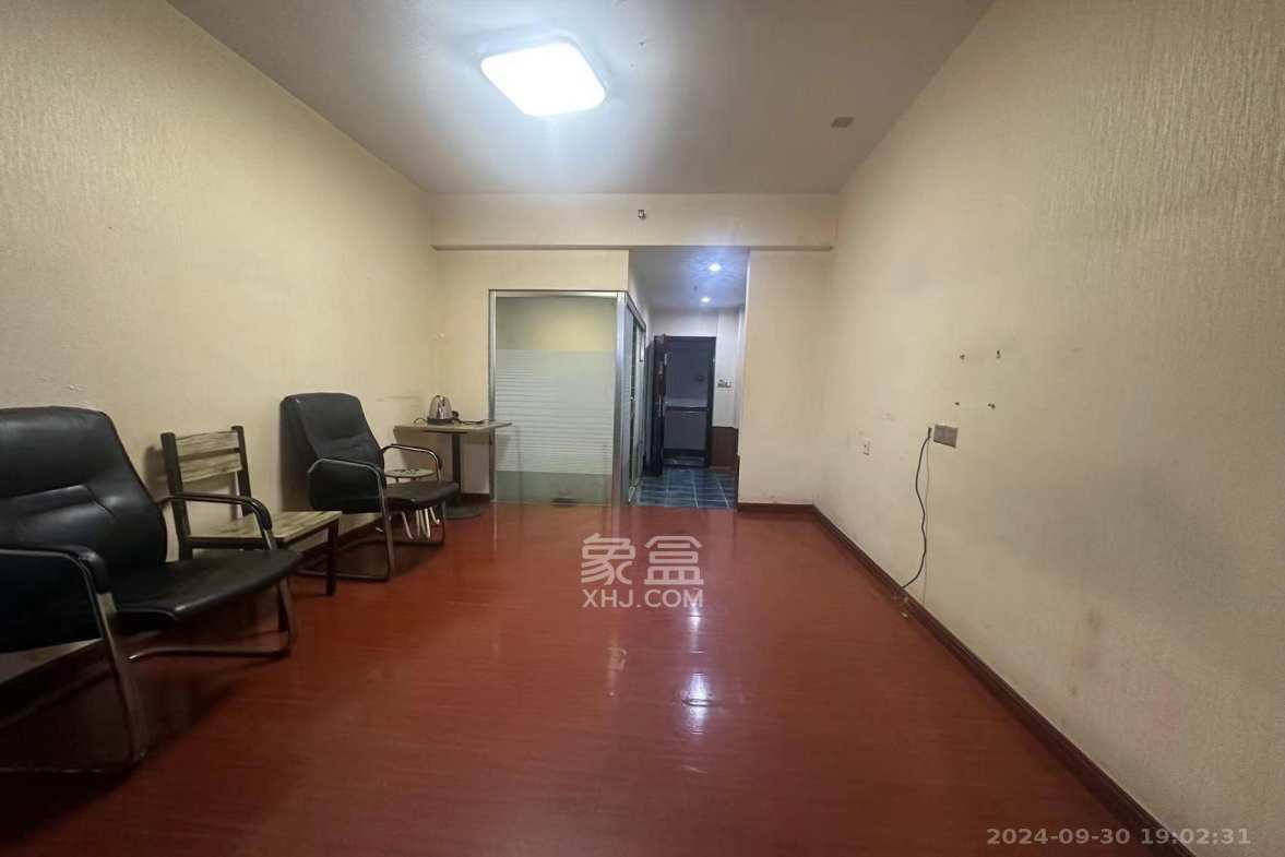 绿地中央广场  1室1厅1卫    1300.0元/月 绿地中央广场  1室1厅1卫    1300.0元/月室内图