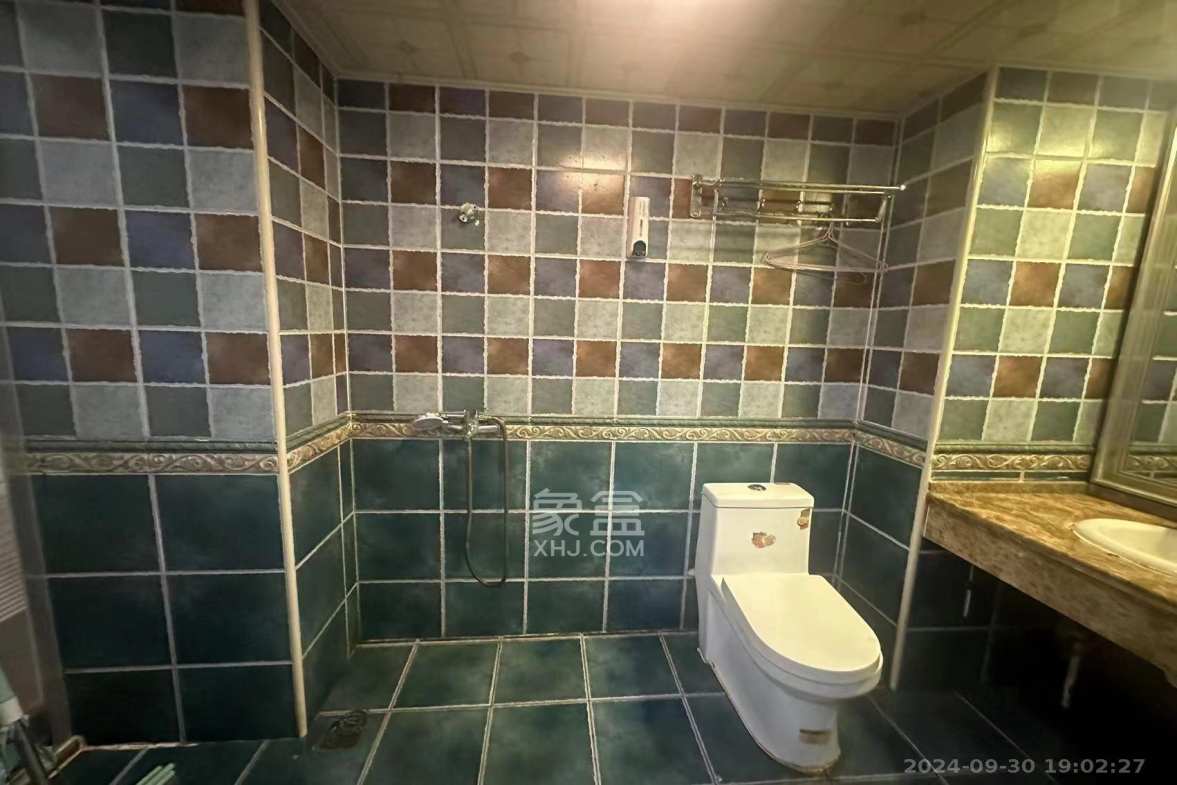 绿地中央广场  1室1厅1卫    1300.0元/月 绿地中央广场  1室1厅1卫    1300.0元/月室内图