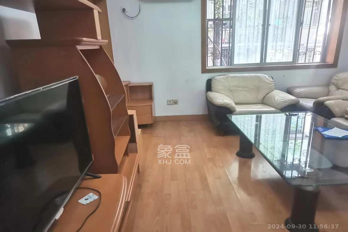 八一路417号大院  3室1厅1卫   2400.00元/月室内图