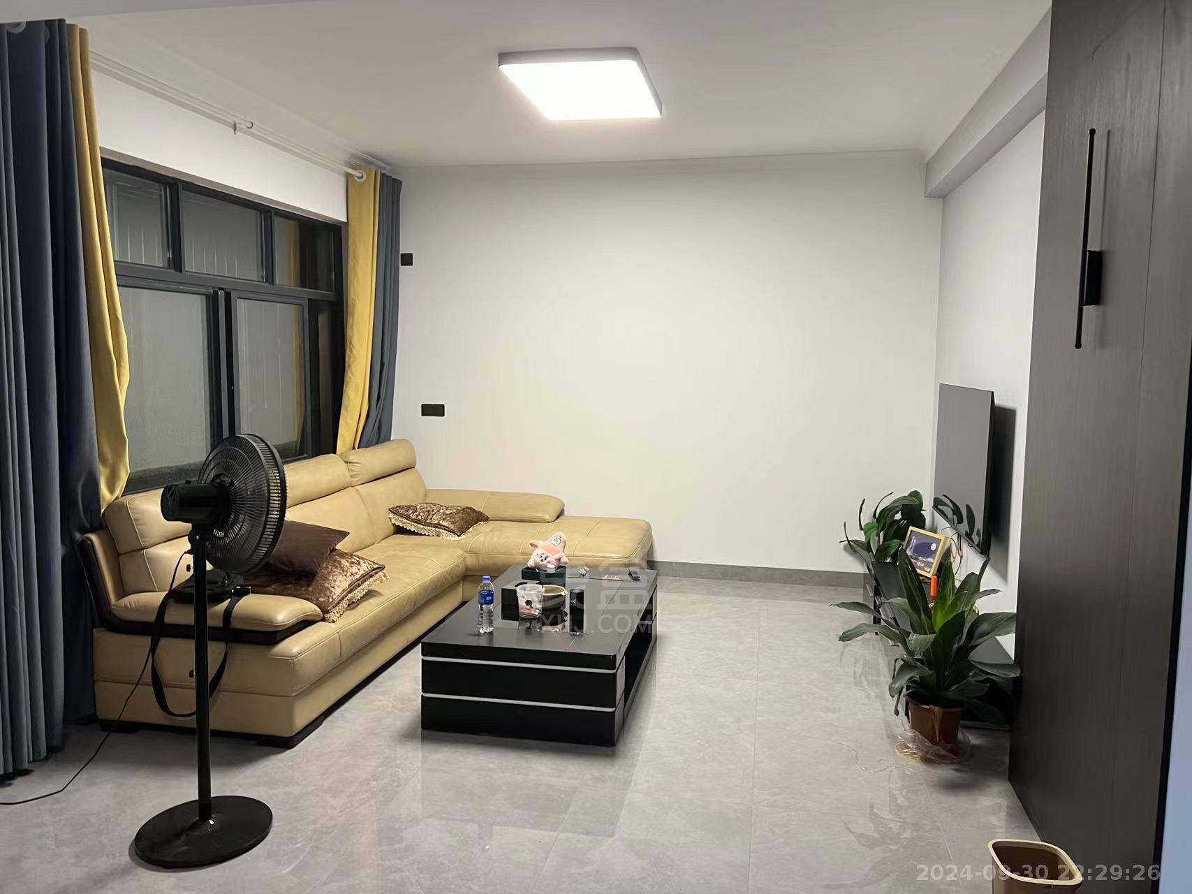 银泰财富广场  2室2厅1卫    1800.0元/月