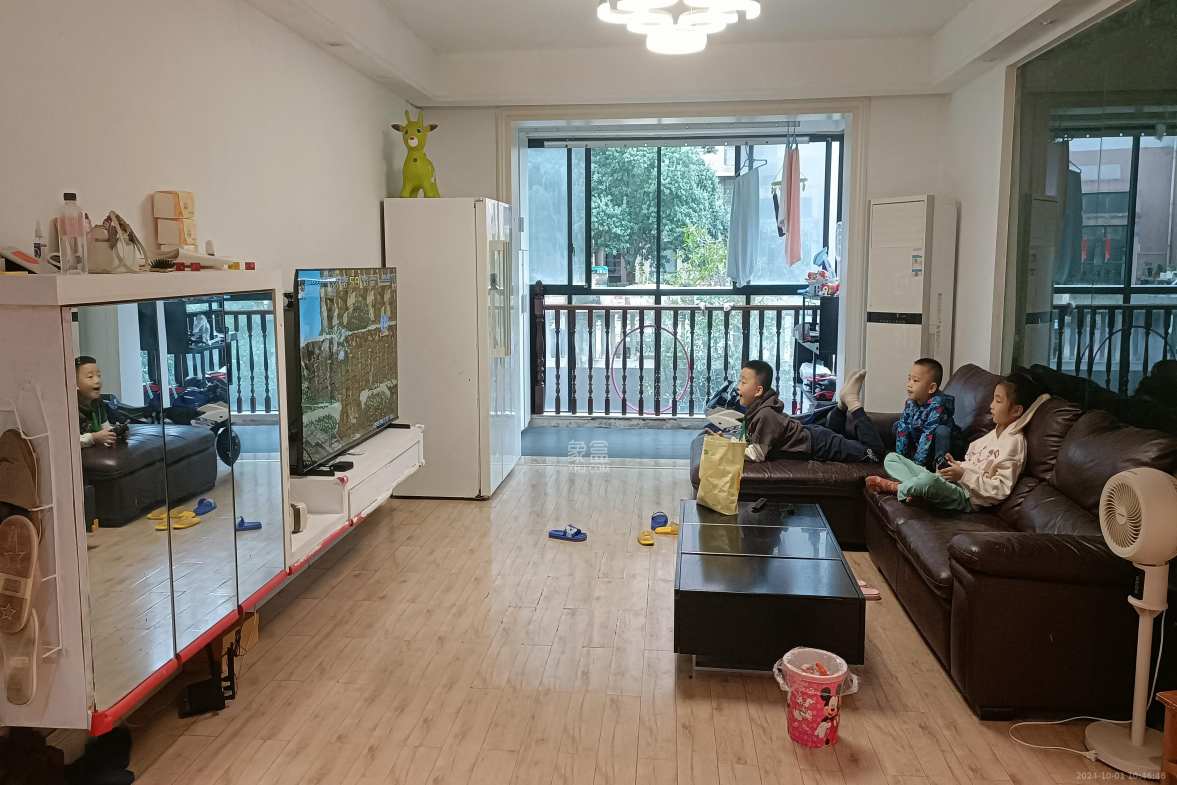 山语城一期 3室2厅2卫 1900.0元/月 山语城一期 3室2厅2卫 1900.0元/月室内图