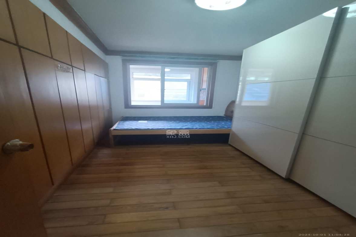 二十一中宿舍  1室2厅1卫   2300.00元/月室内图