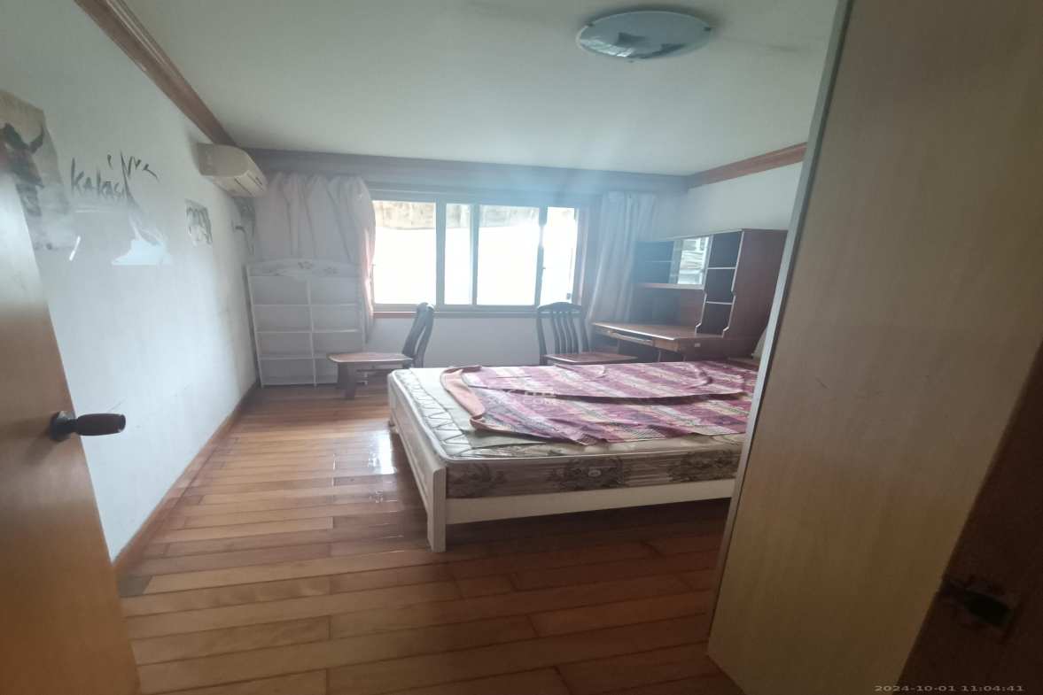 二十一中宿舍  1室2厅1卫   2300.00元/月室内图